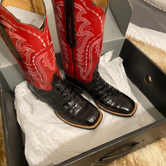 Limited Edition Lucchese Woman 7.5 BootsWorn inside of home once!